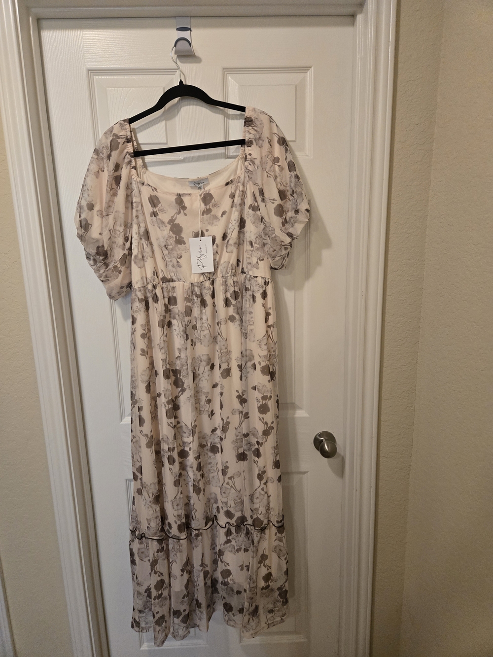 Polagram Beige Floral Puff-Sleeve Maxi Dress - Picture 3 of 15